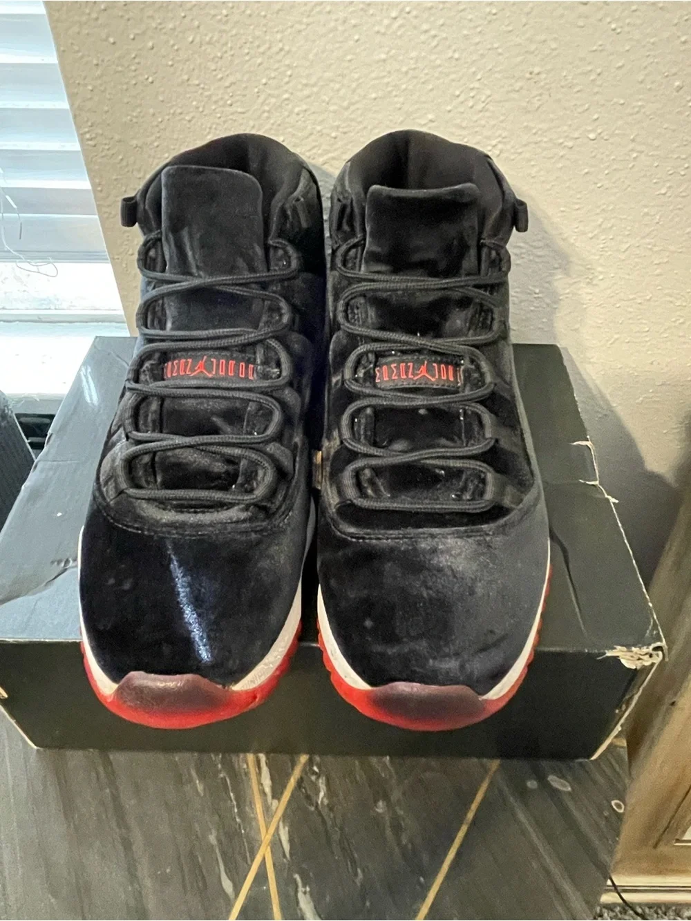 Air Jordan Retro 11 Bred Velvet Size 9.5